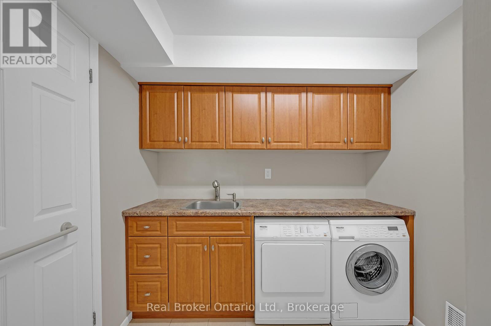 8 - 177 Main Street W, Grimsby, Ontario  L3M 1S1 - Photo 8 - X12128455
