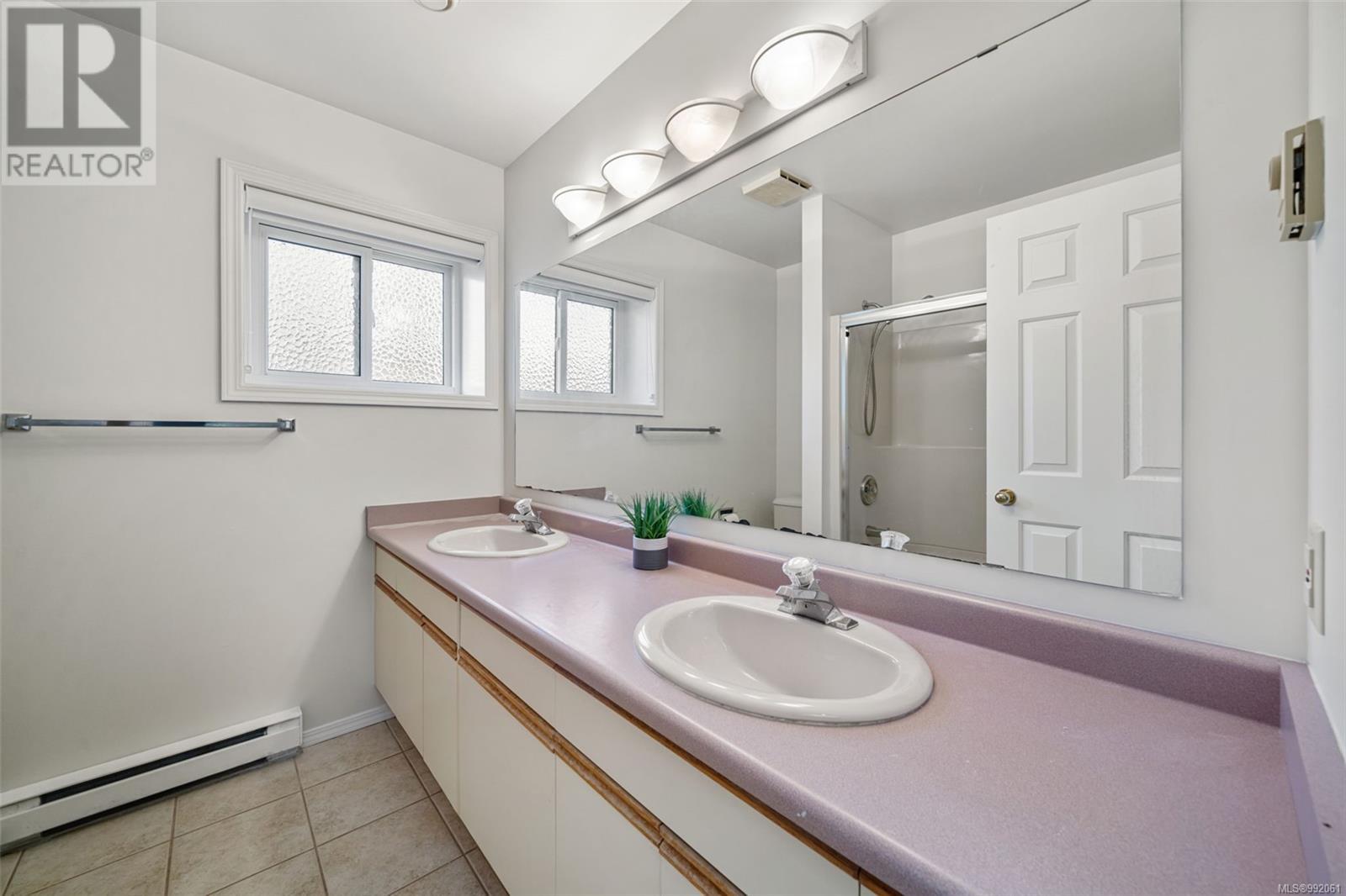 1214 Crofton Terr, Saanich, British Columbia  V8Y 3L5 - Photo 22 - 992061
