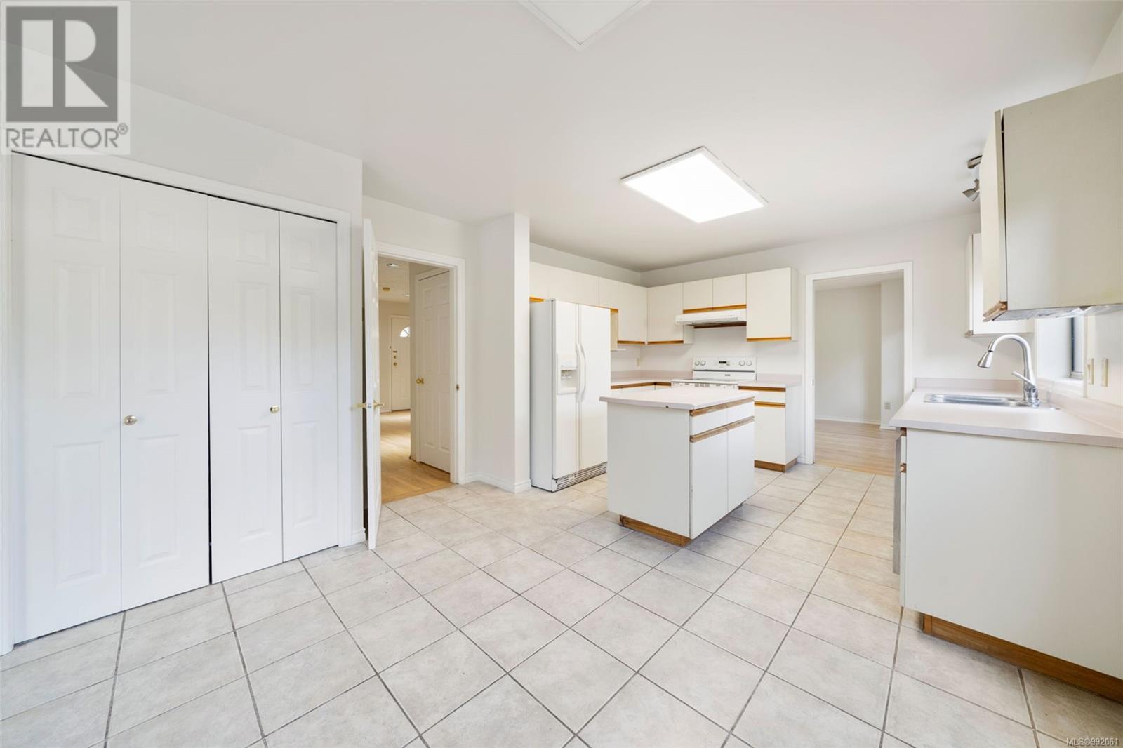 1214 Crofton Terr, Saanich, British Columbia  V8Y 3L5 - Photo 8 - 992061