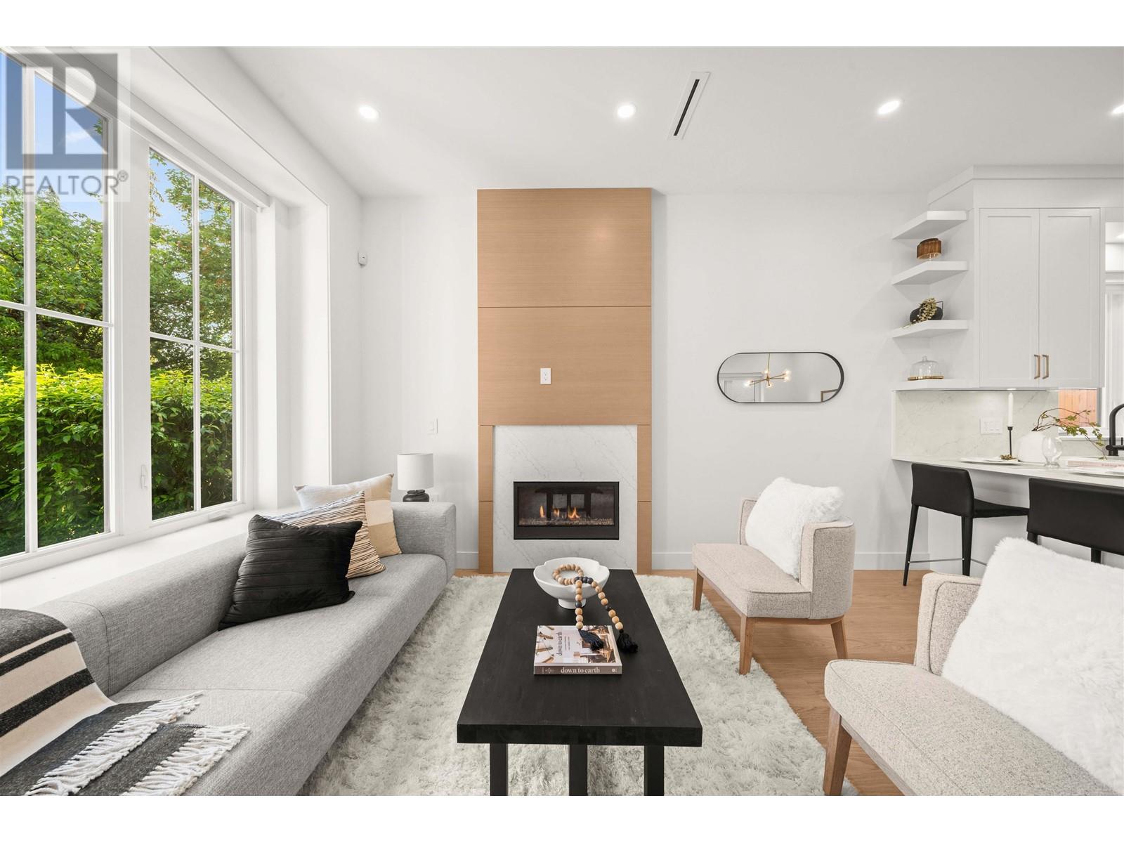 Property at 1 312 E 40TH AVENUE image 3