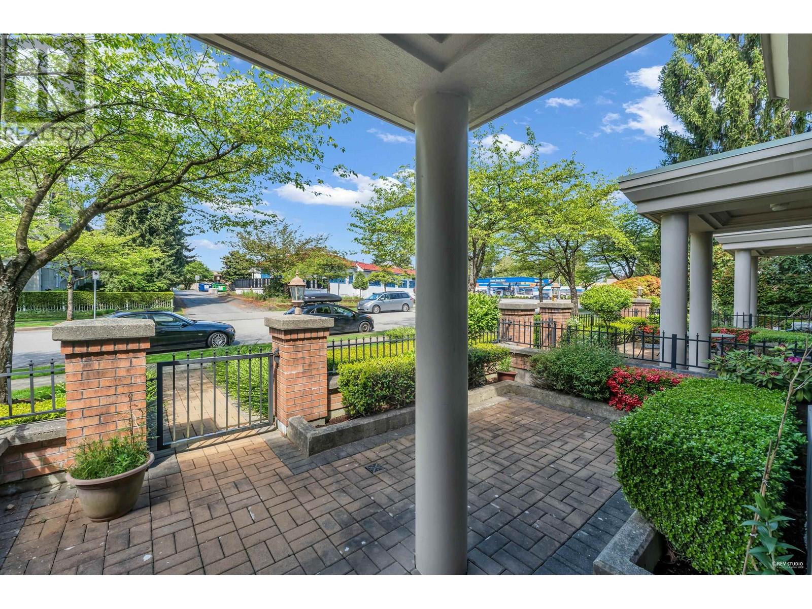 Property at 3 6611 SOUTHOAKS CRESCENT image 3