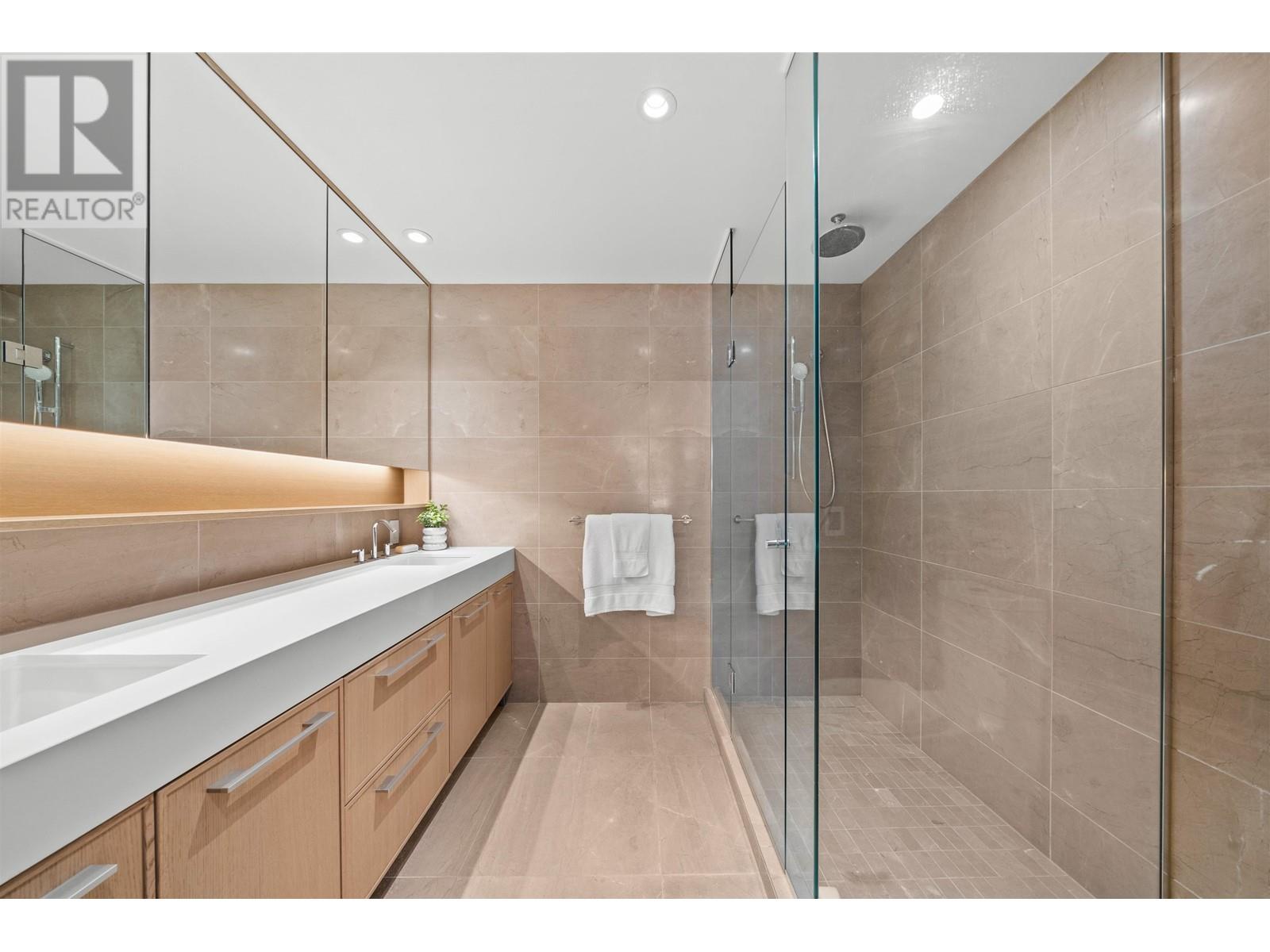 321 3220 Connaught Crescent, North Vancouver, British Columbia  V7R 0A5 - Photo 12 - R2999066