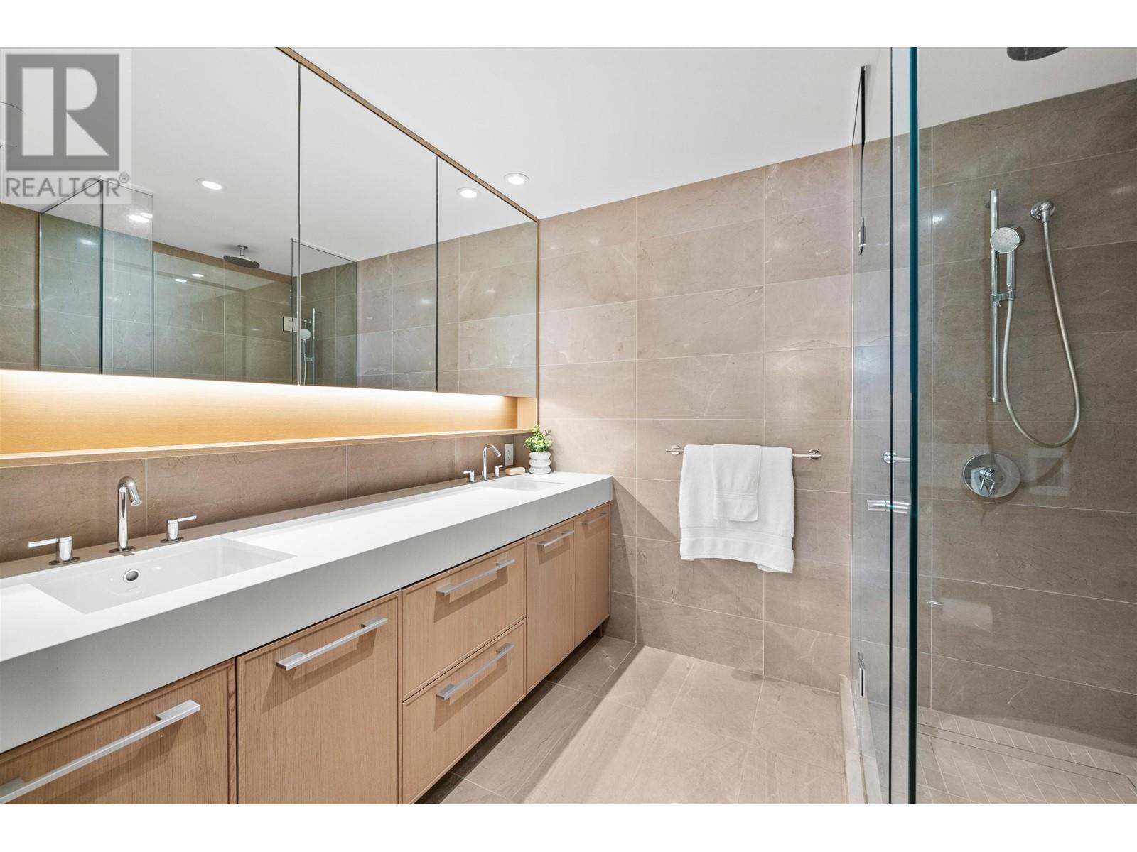 321 3220 Connaught Crescent, North Vancouver, British Columbia  V7R 0A5 - Photo 13 - R2999066