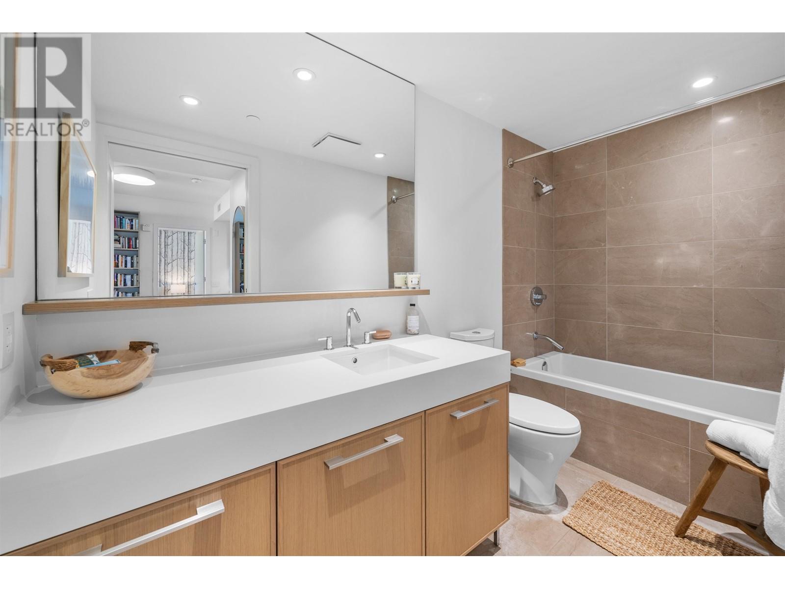321 3220 Connaught Crescent, North Vancouver, British Columbia  V7R 0A5 - Photo 14 - R2999066