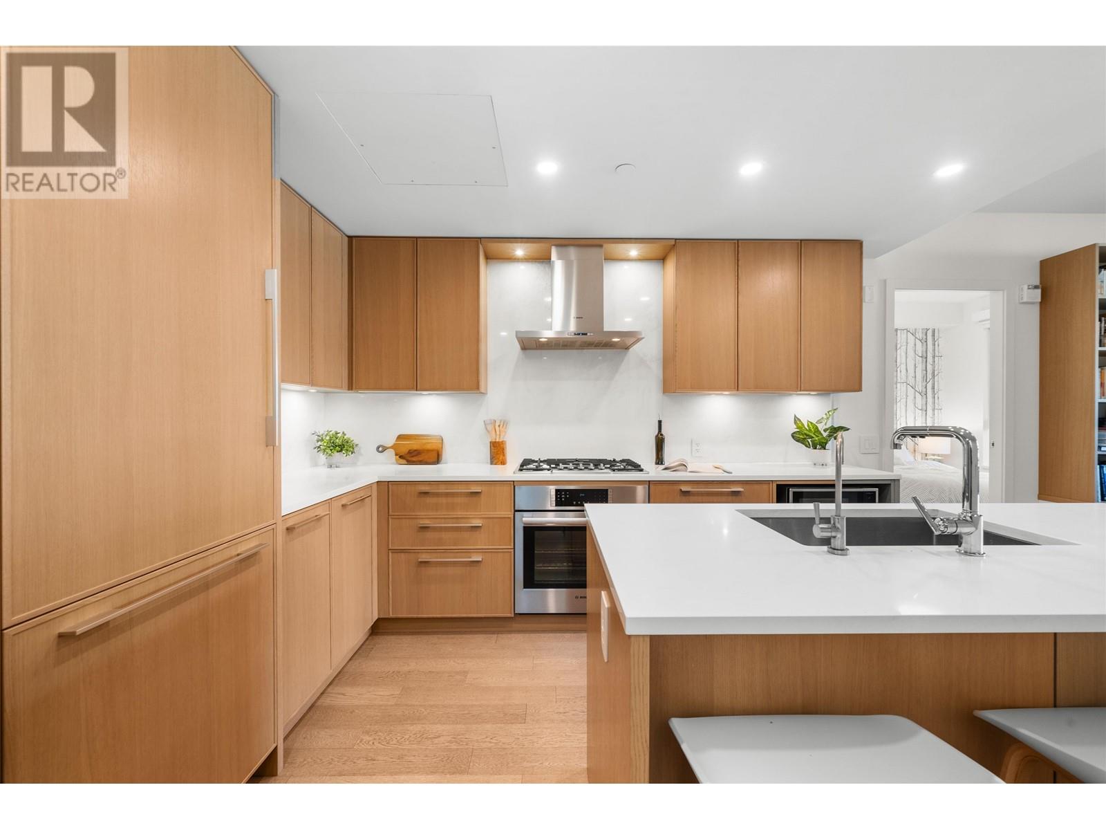 321 3220 Connaught Crescent, North Vancouver, British Columbia  V7R 0A5 - Photo 4 - R2999066
