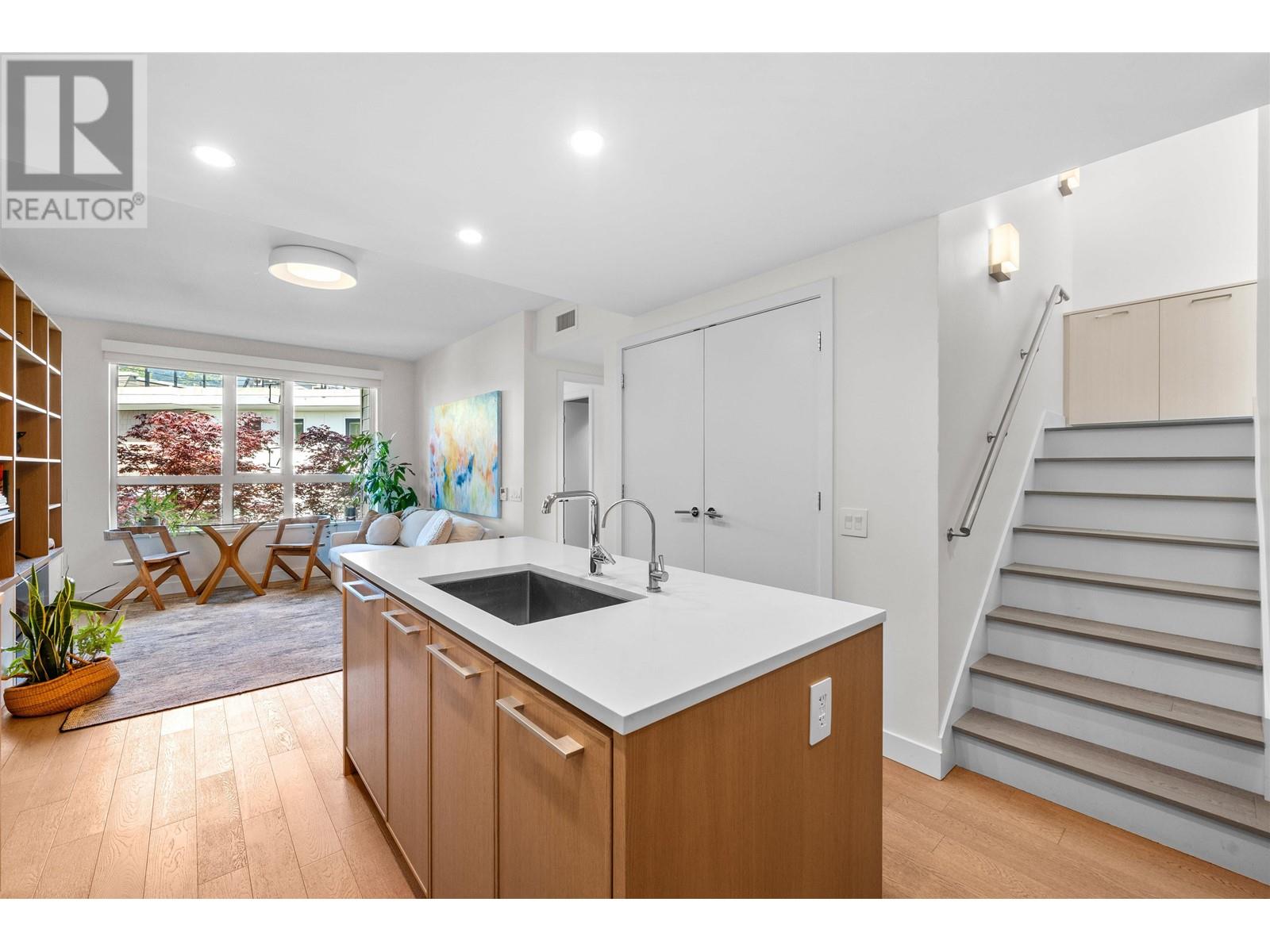 321 3220 Connaught Crescent, North Vancouver, British Columbia  V7R 0A5 - Photo 8 - R2999066