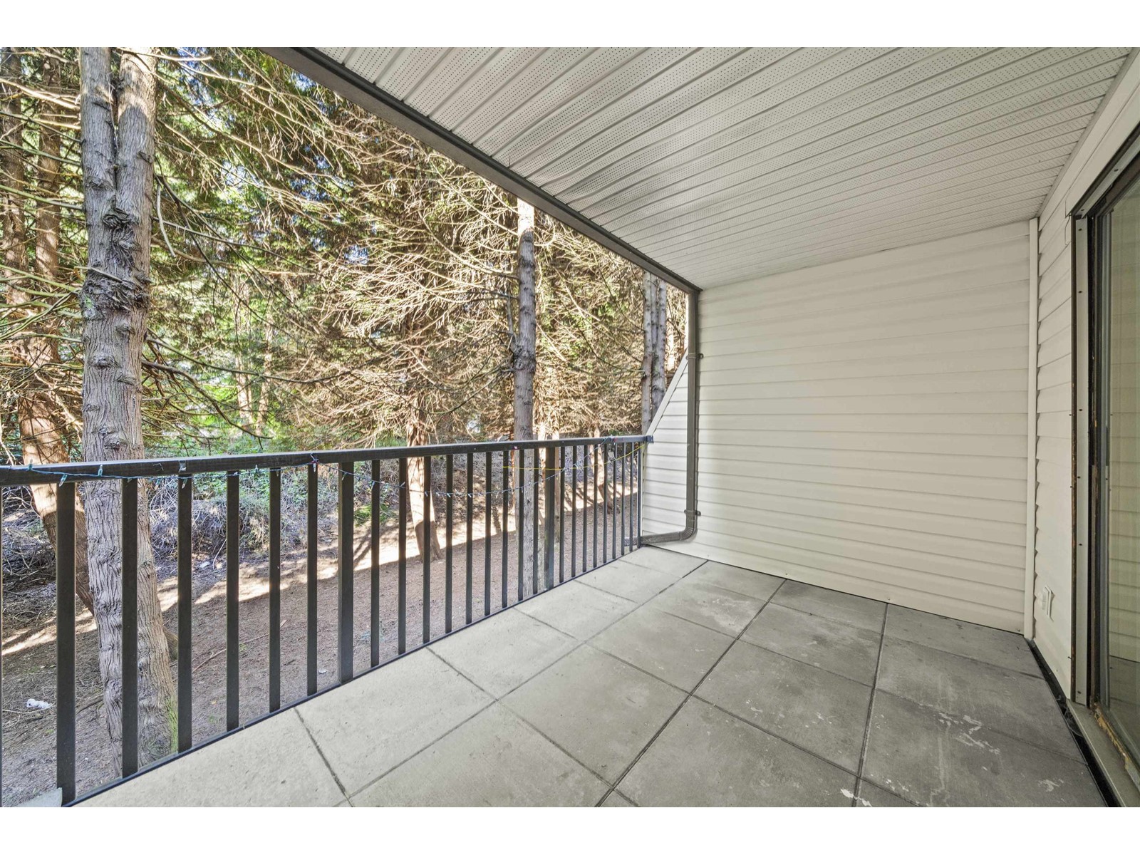 110 15238 100 Avenue, Surrey, British Columbia  V3R 7T9 - Photo 4 - R2999092