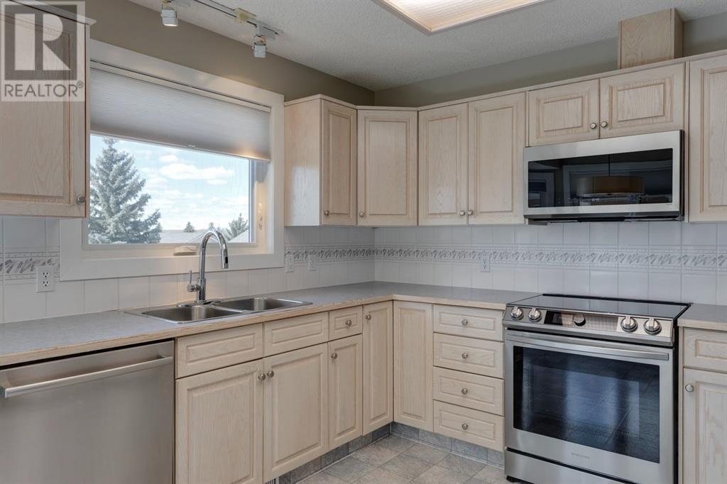 Property at 135 Sierra Morena Terrace SW image 4