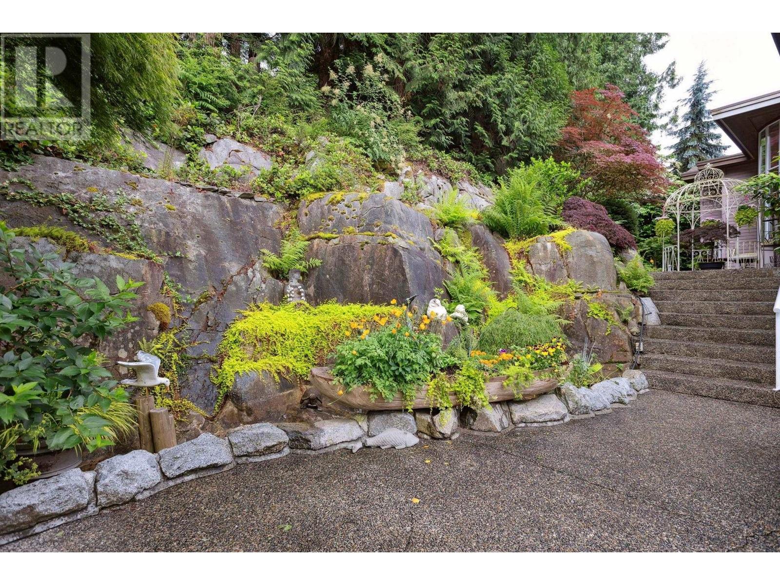 4650 Northwood Drive, West Vancouver, British Columbia  V7S 3E3 - Photo 29 - R2999000