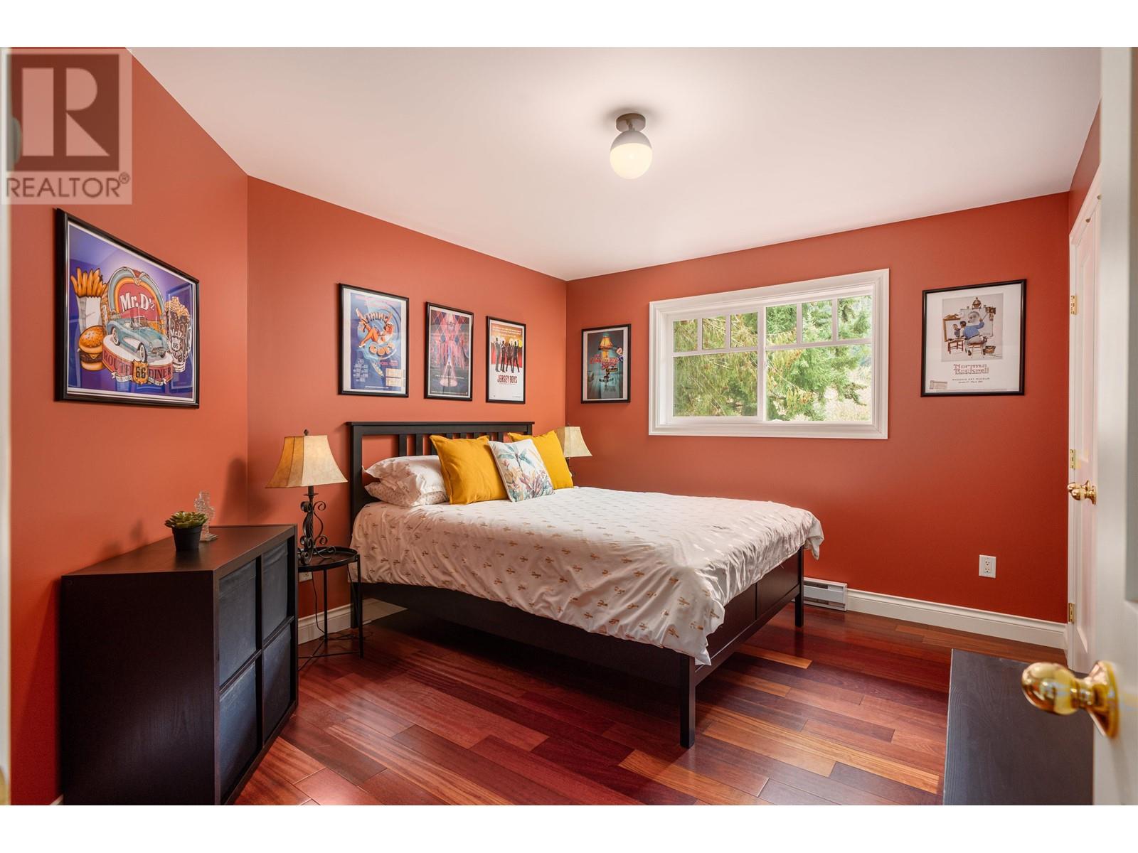 947 Village Drive, Bowen Island, British Columbia  V0N 1G1 - Photo 17 - R2999044