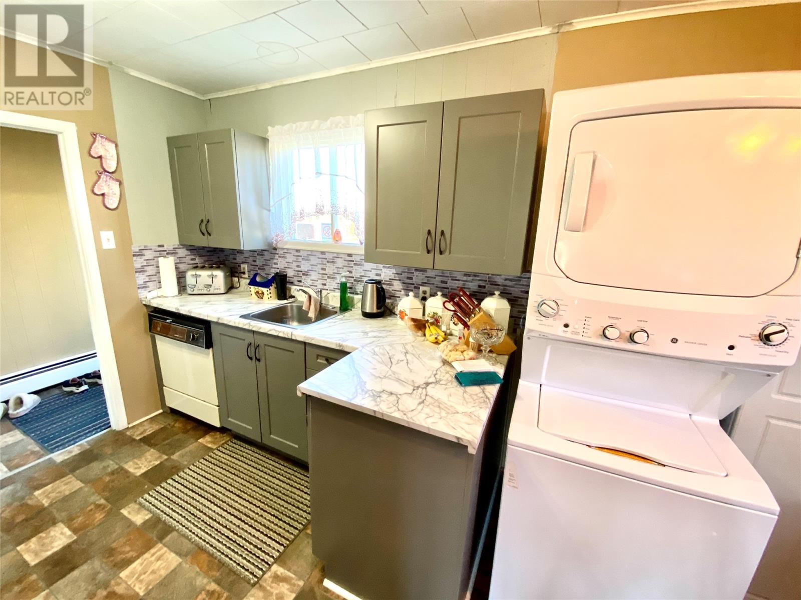 Property at 15 Juniper Crescent image 4