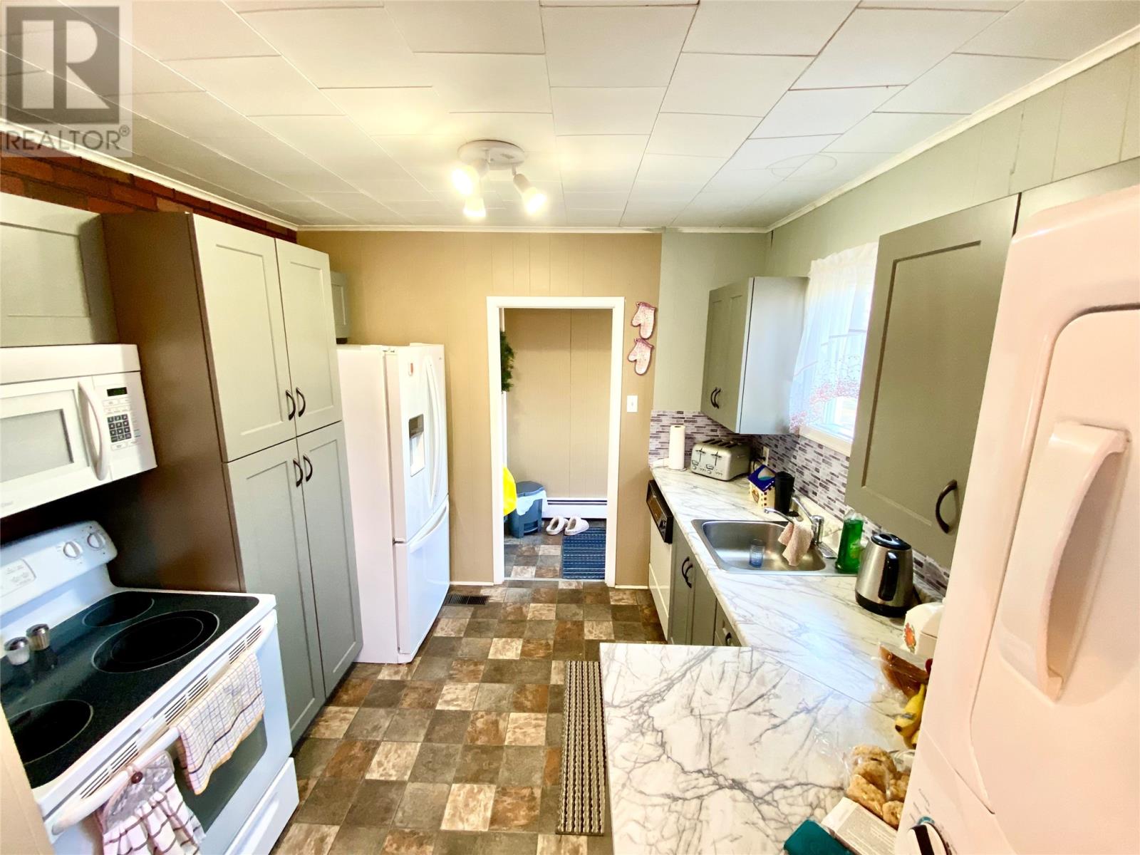 Property at 15 Juniper Crescent image 3