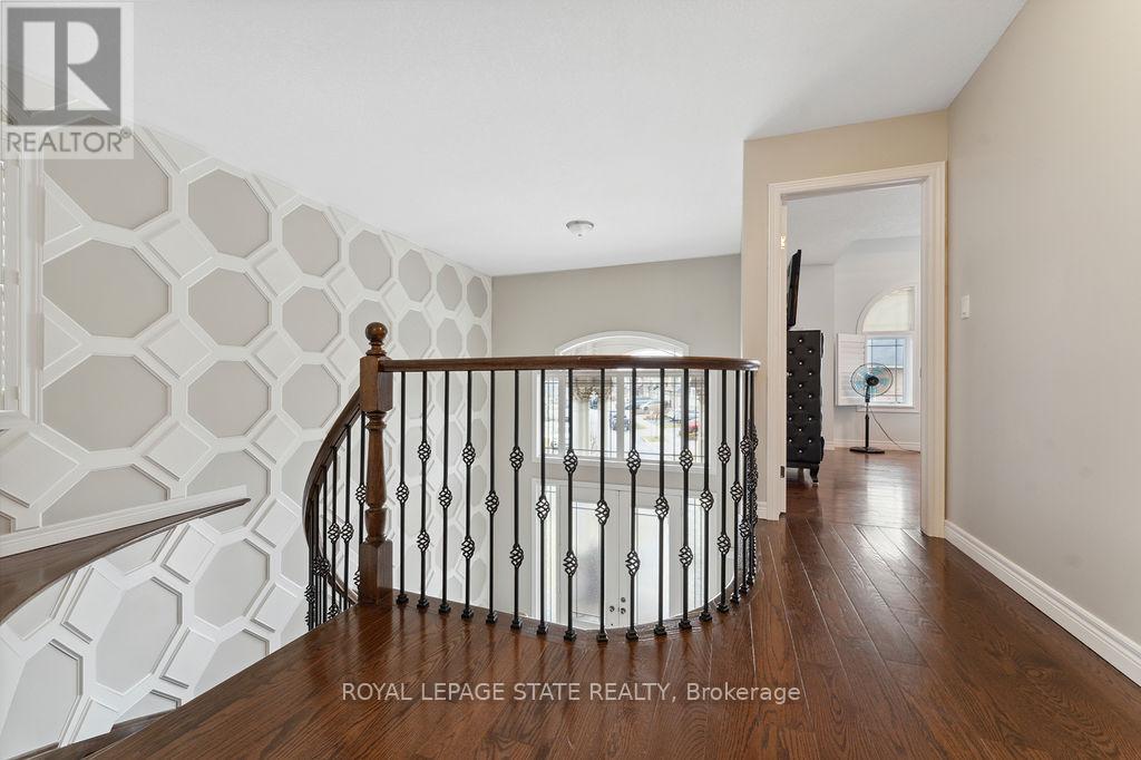 88 Chartwell Circle, Hamilton, Ontario  L9A 0C4 - Photo 17 - X12128216