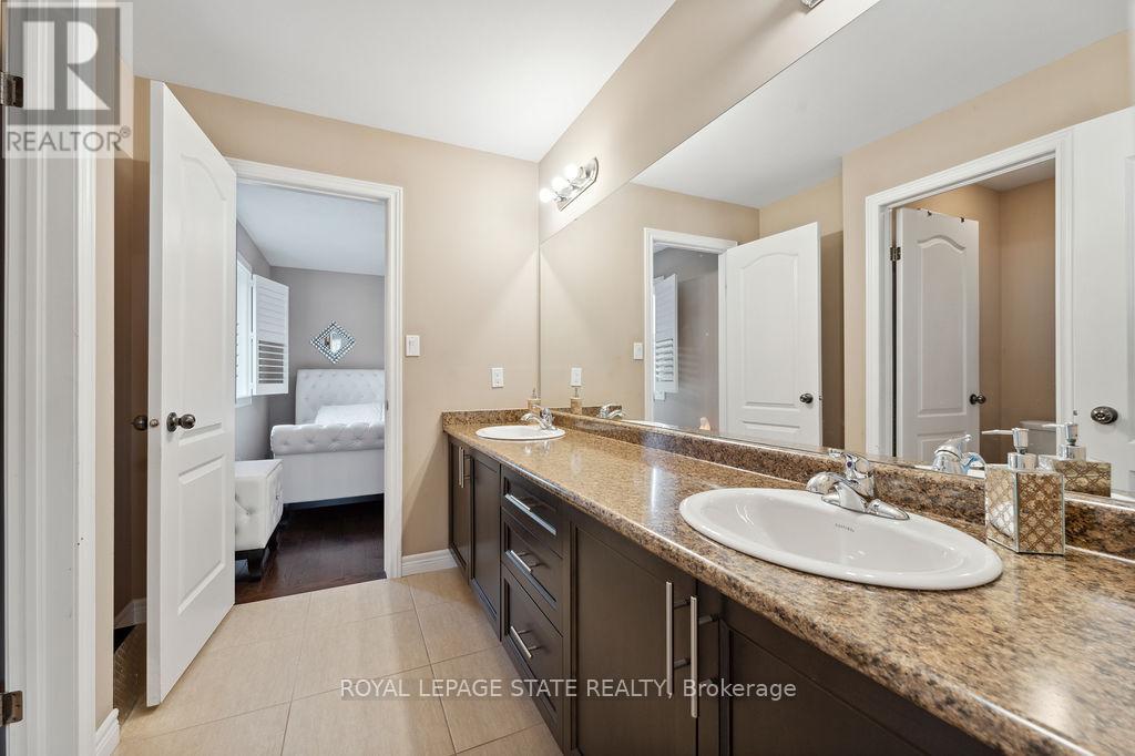 88 Chartwell Circle, Hamilton, Ontario  L9A 0C4 - Photo 23 - X12128216