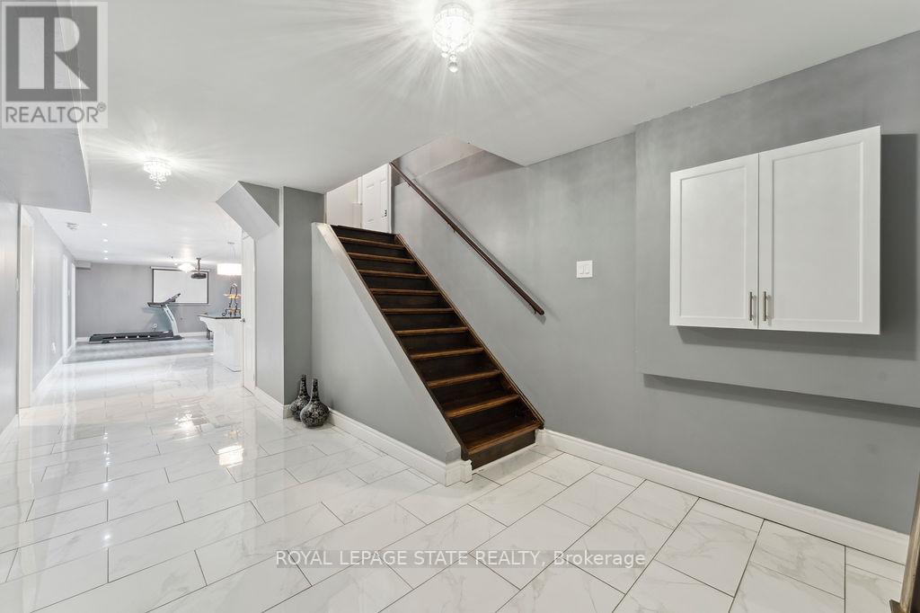 88 Chartwell Circle, Hamilton, Ontario  L9A 0C4 - Photo 27 - X12128216