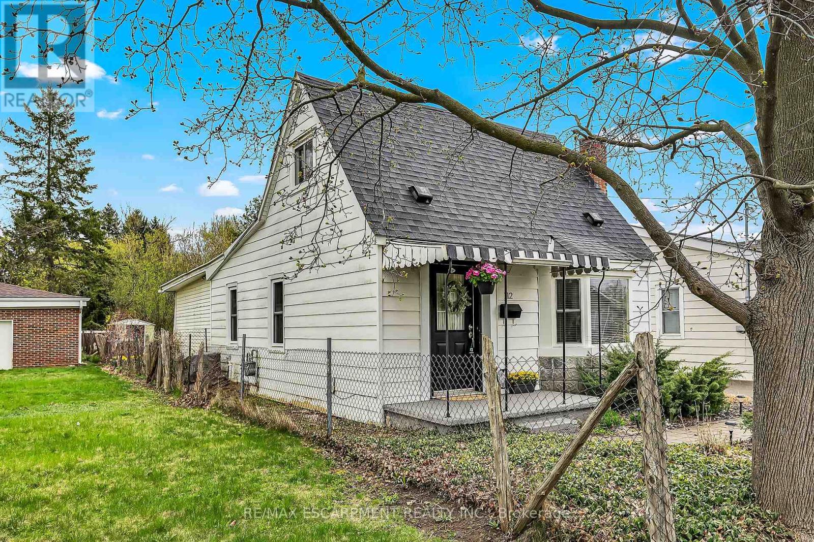 112 Harold Avenue, Brantford, Ontario  N3T 1W4 - Photo 2 - X12128266