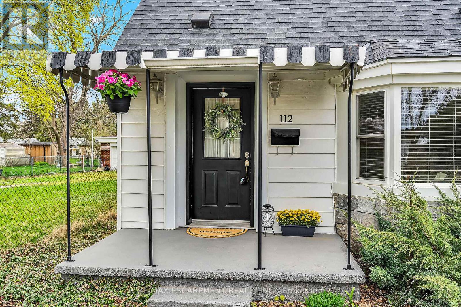 112 Harold Avenue, Brantford, Ontario  N3T 1W4 - Photo 4 - X12128266