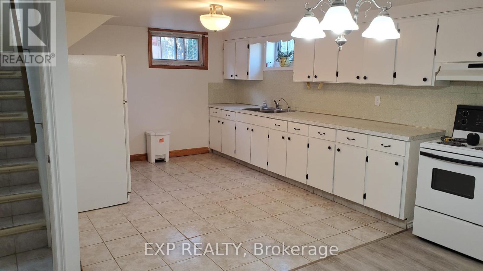 86 Richmond Street, Thorold, Ontario  L2V 3H1 - Photo 25 - X12128277
