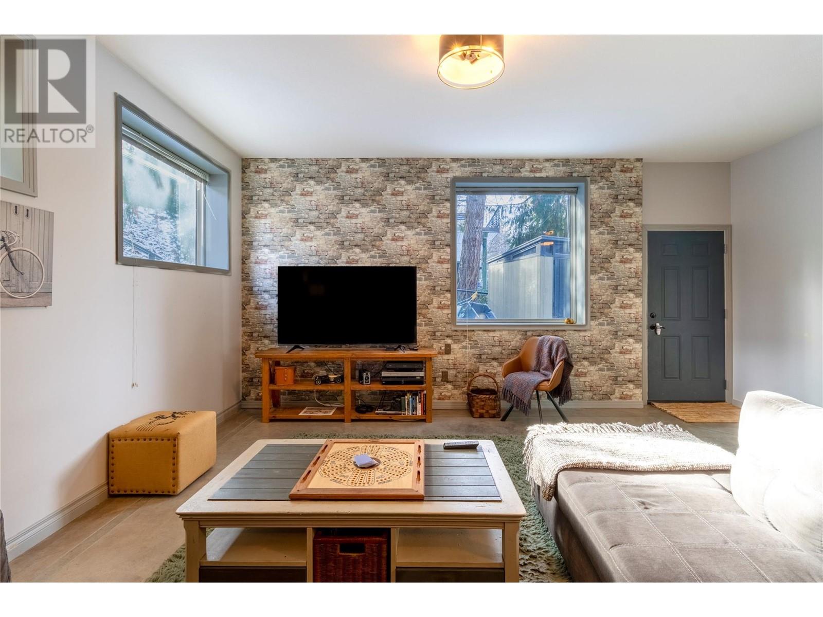 Property at 2273 Lakeview Drive image 5