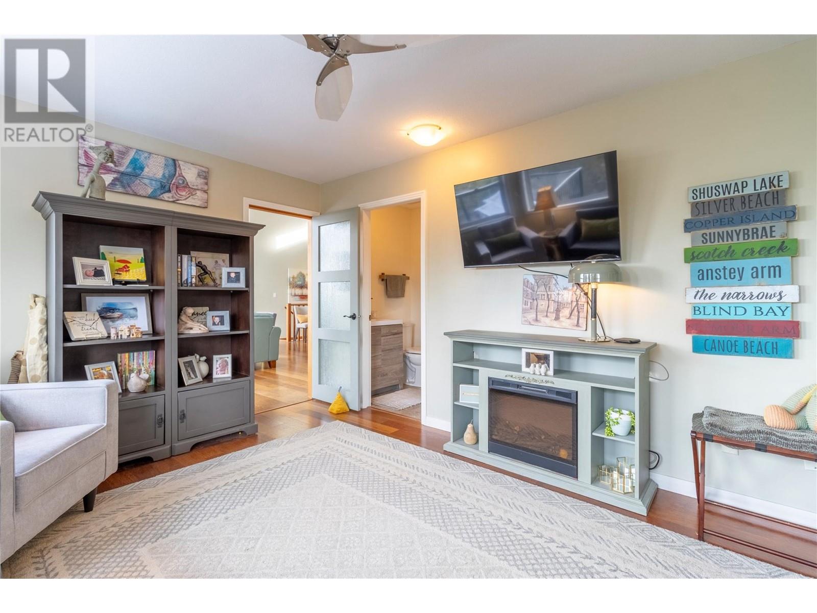 Property at 2273 Lakeview Drive image 3