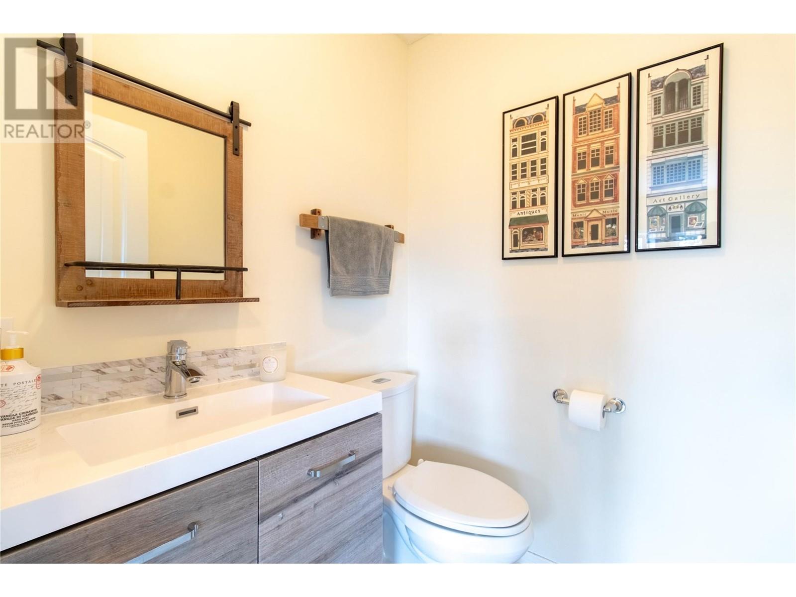 Property at 2273 Lakeview Drive image 4