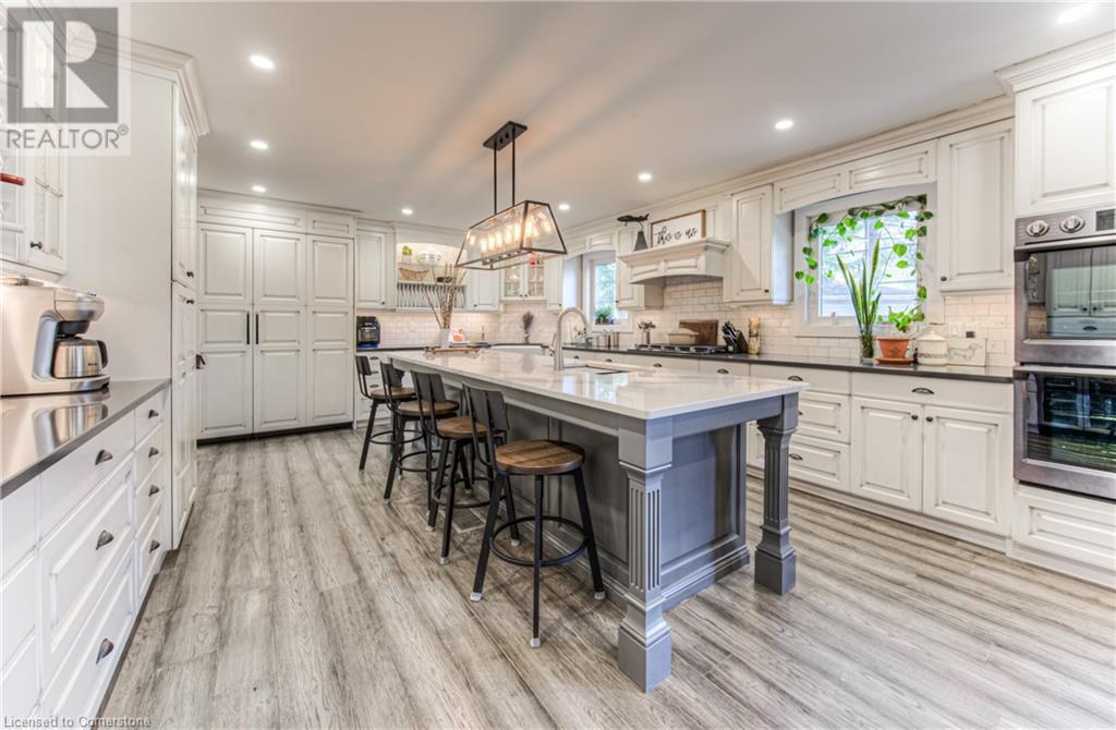 Property at 364 STANLEY Street image 2