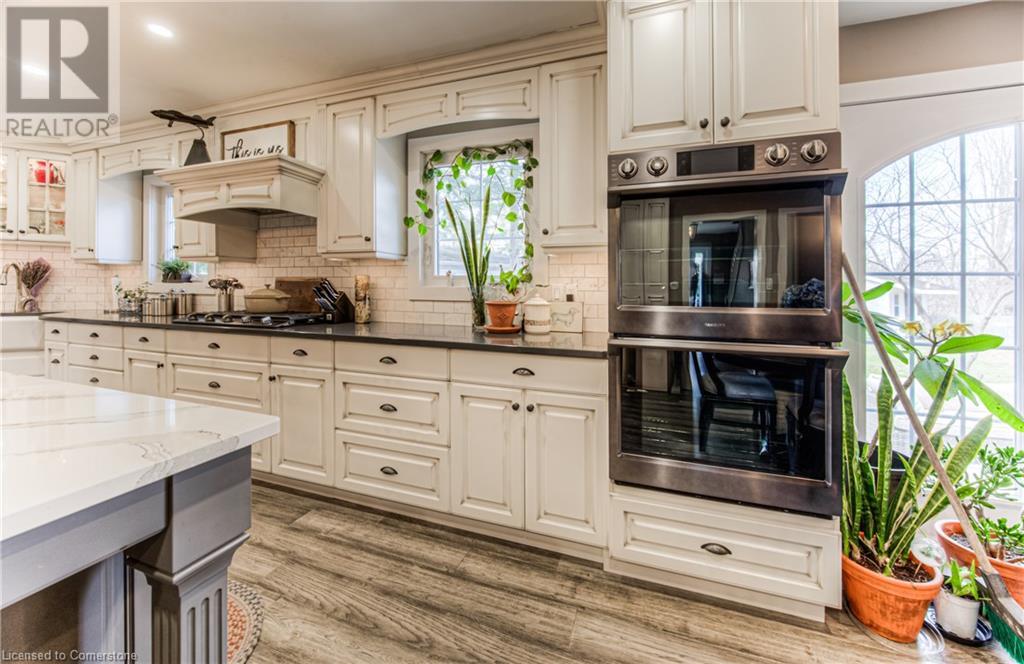 Property at 364 STANLEY Street image 4
