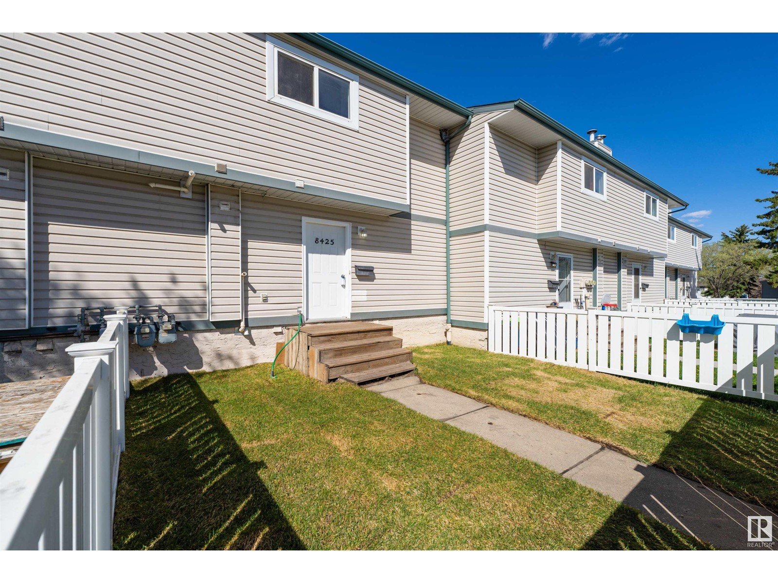 Property at 8425 29 AV NW image 3