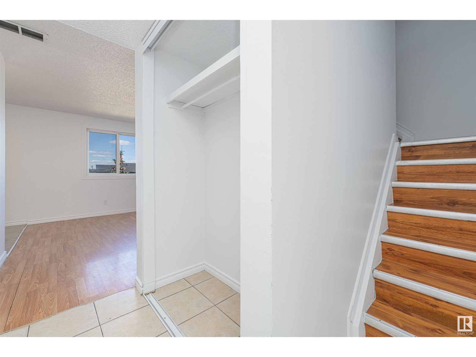 Property at 8425 29 AV NW image 4