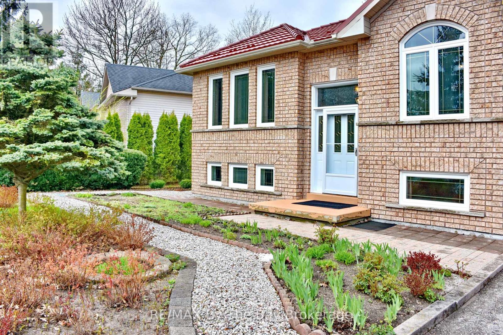 109 Silver Birch Avenue, Wasaga Beach, Ontario  L9Z 1N2 - Photo 3 - S12127349
