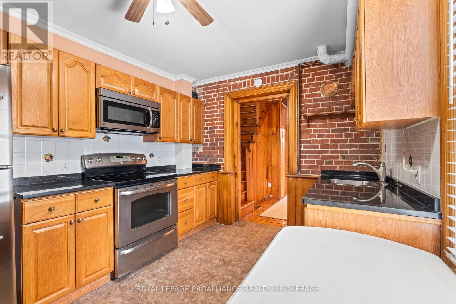270 Wellington Street, Kingston, Ontario  K7K 2Z1 - Photo 12 - X12128527