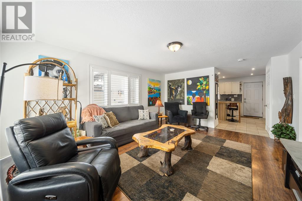 Property at 110 WELLINGTON STREET image 4