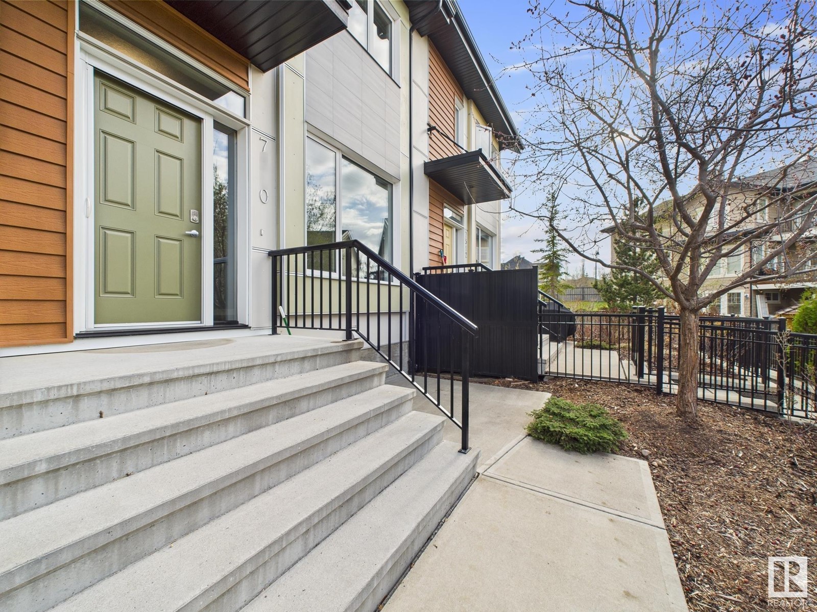 7510 May Common Nw, Edmonton, Alberta  T6R 0G9 - Photo 3 - E4434783