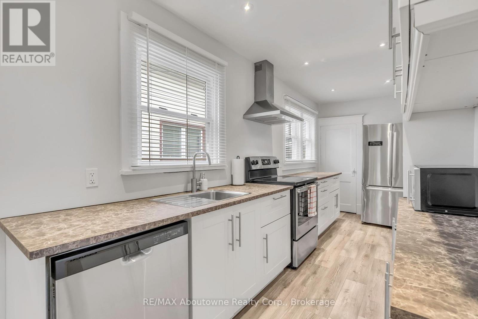 5111 Kitchener Street, Niagara Falls, Ontario  L2G 1B1 - Photo 10 - X12128609