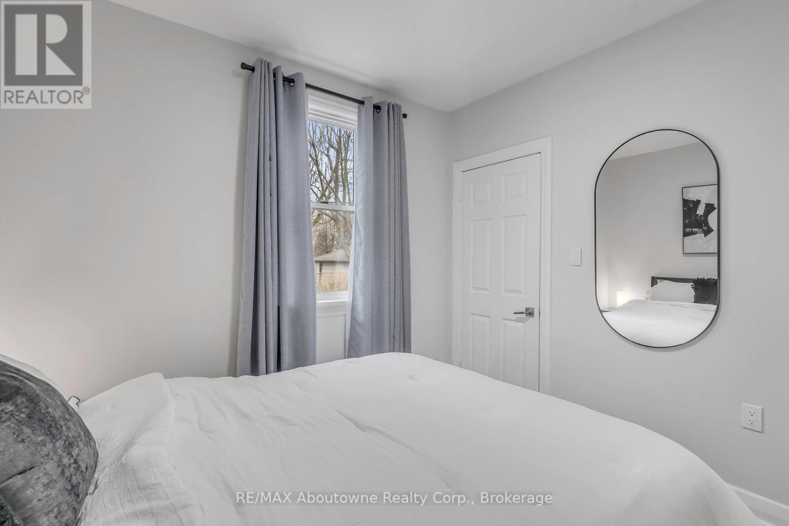5111 Kitchener Street, Niagara Falls, Ontario  L2G 1B1 - Photo 12 - X12128609