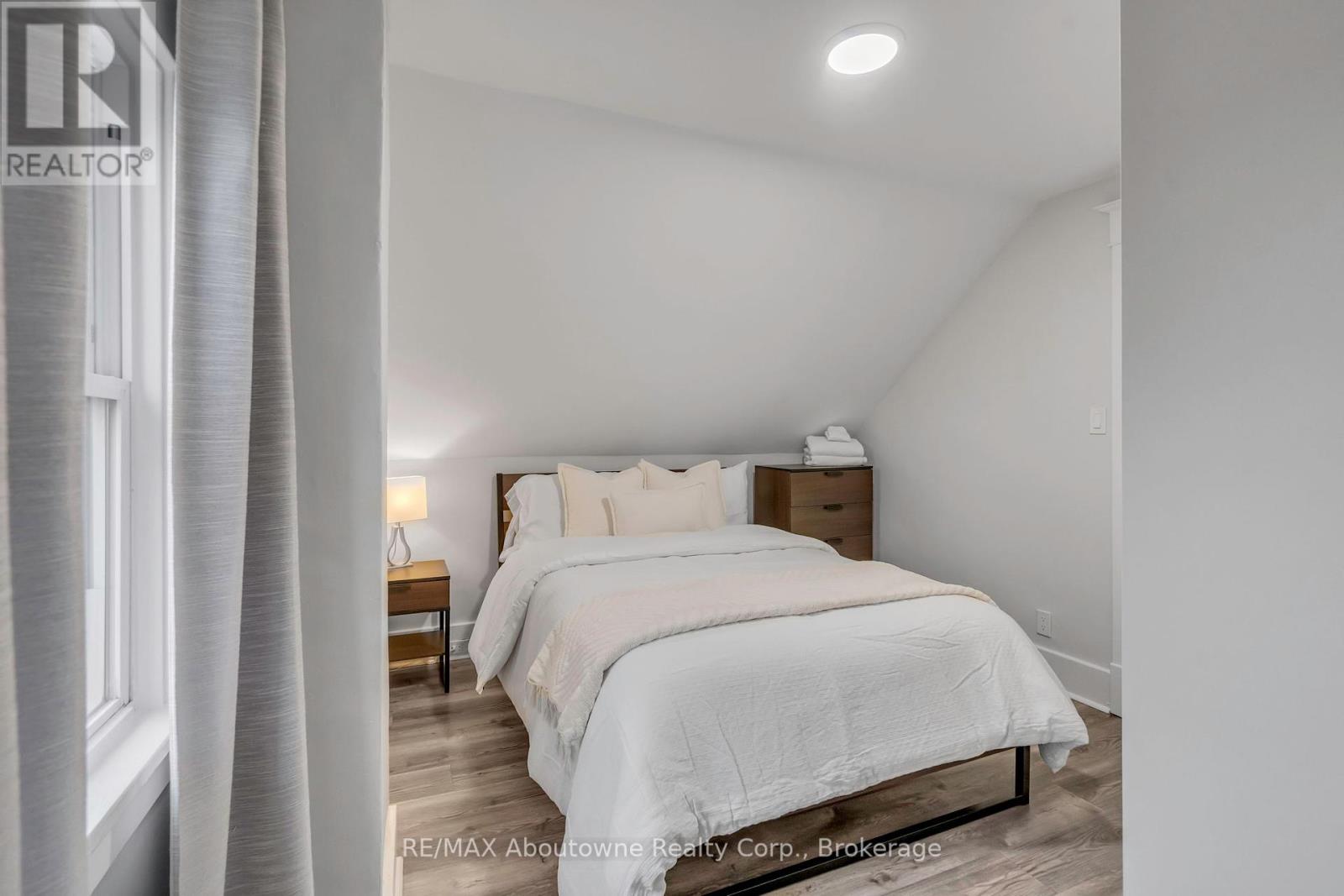 5111 Kitchener Street, Niagara Falls, Ontario  L2G 1B1 - Photo 15 - X12128609