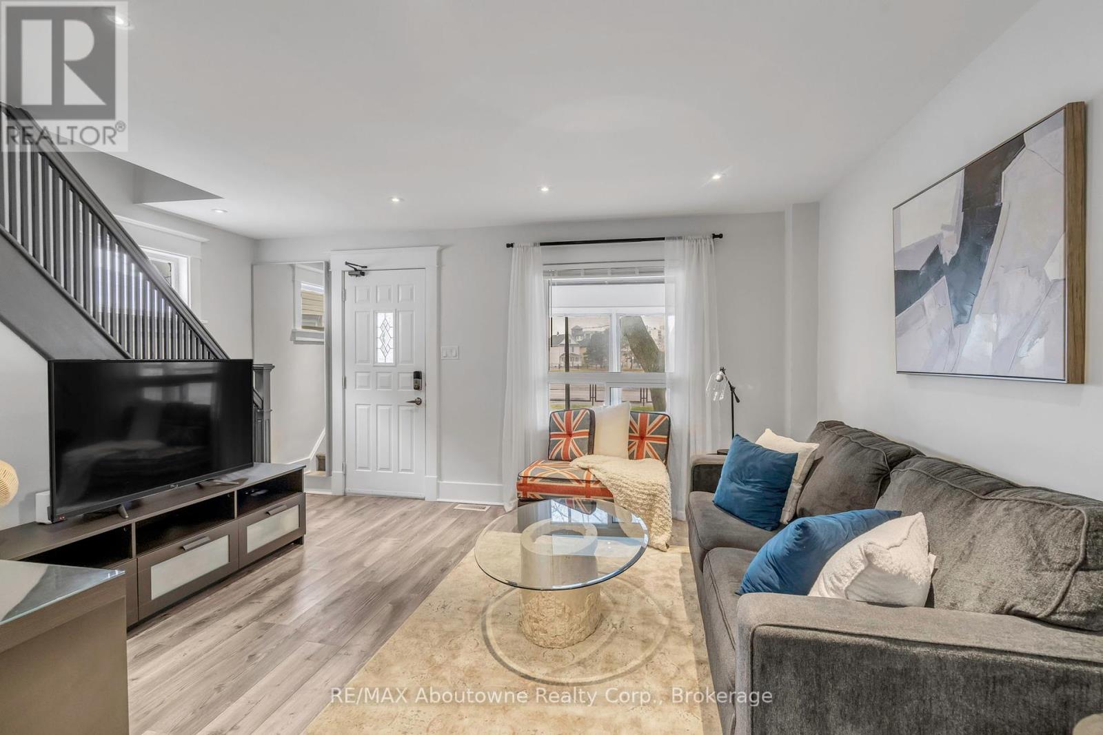 5111 Kitchener Street, Niagara Falls, Ontario  L2G 1B1 - Photo 4 - X12128609