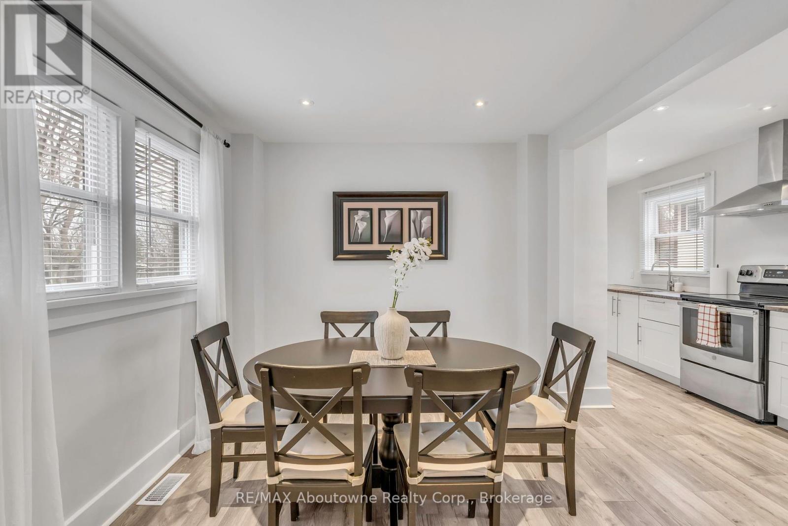 5111 Kitchener Street, Niagara Falls, Ontario  L2G 1B1 - Photo 6 - X12128609