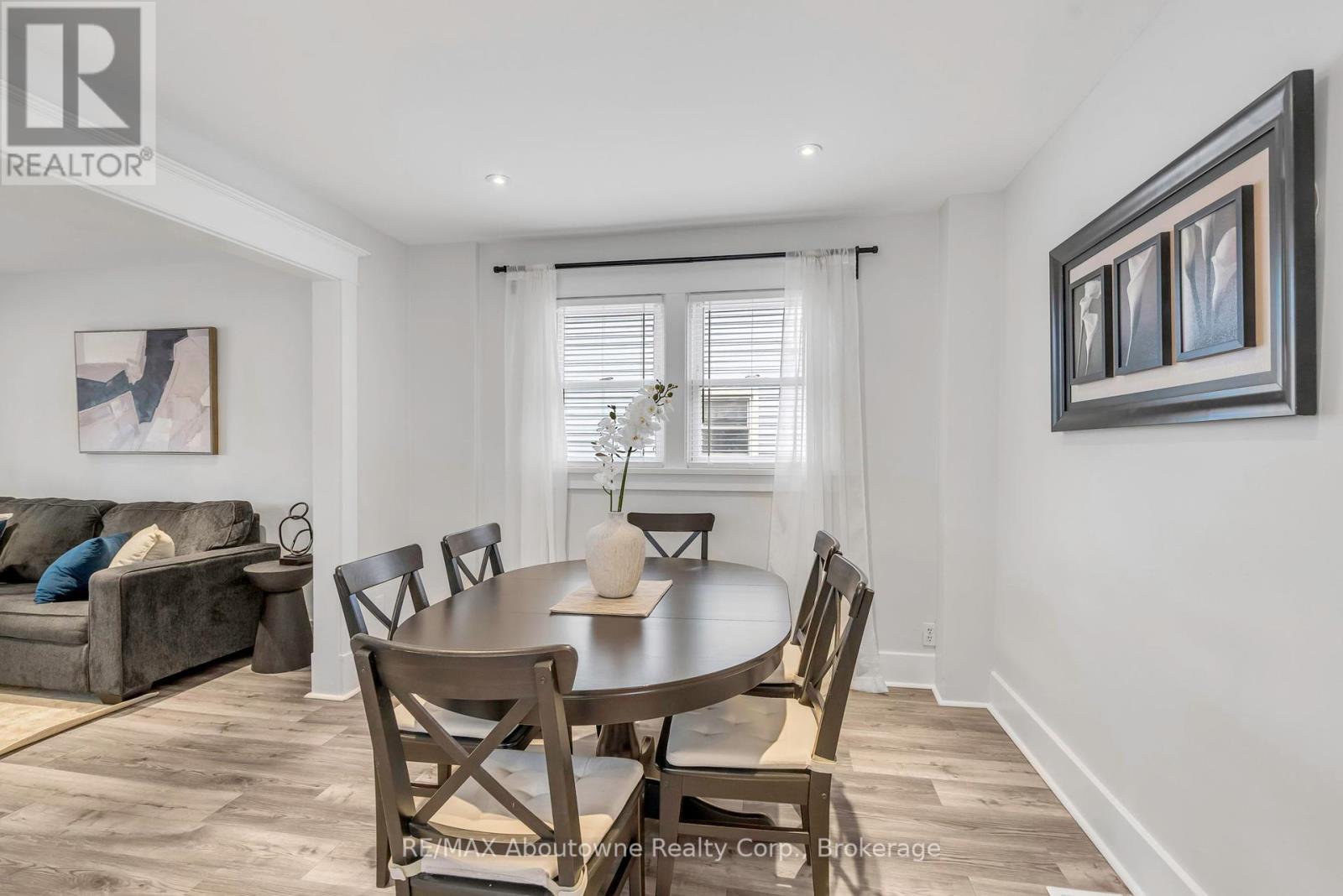 5111 Kitchener Street, Niagara Falls, Ontario  L2G 1B1 - Photo 7 - X12128609
