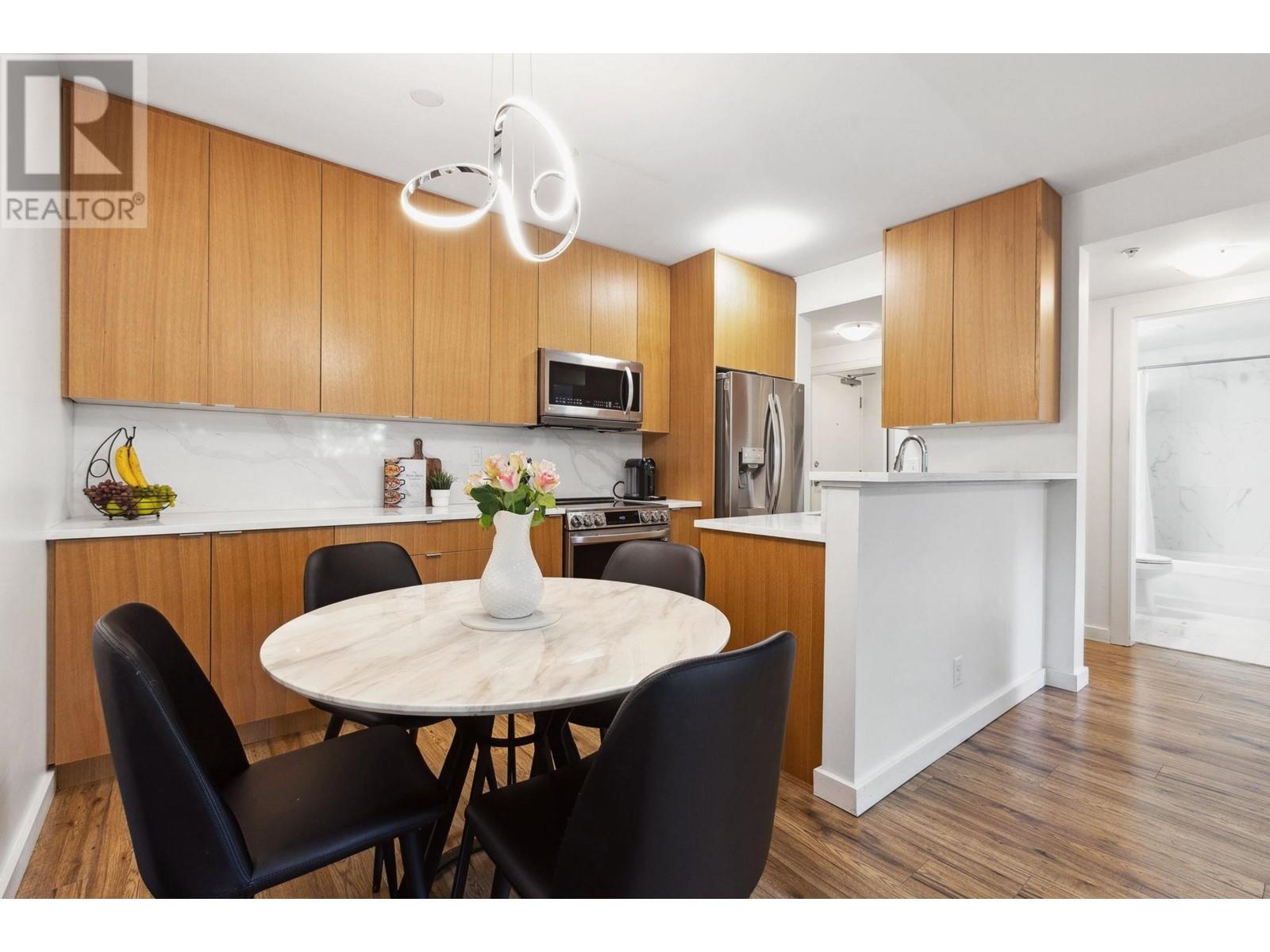 110 1033 ST. GEORGES AVENUE, North Vancouver, British Columbia