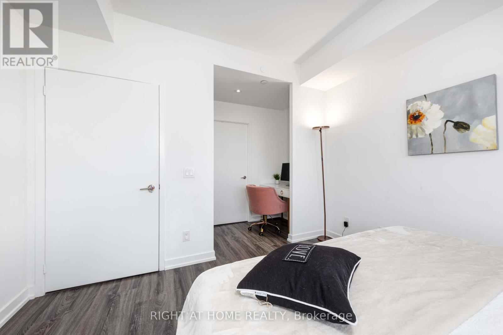 1303 - 20 Edward Street, Toronto, Ontario  M5G 0C5 - Photo 12 - C12128467