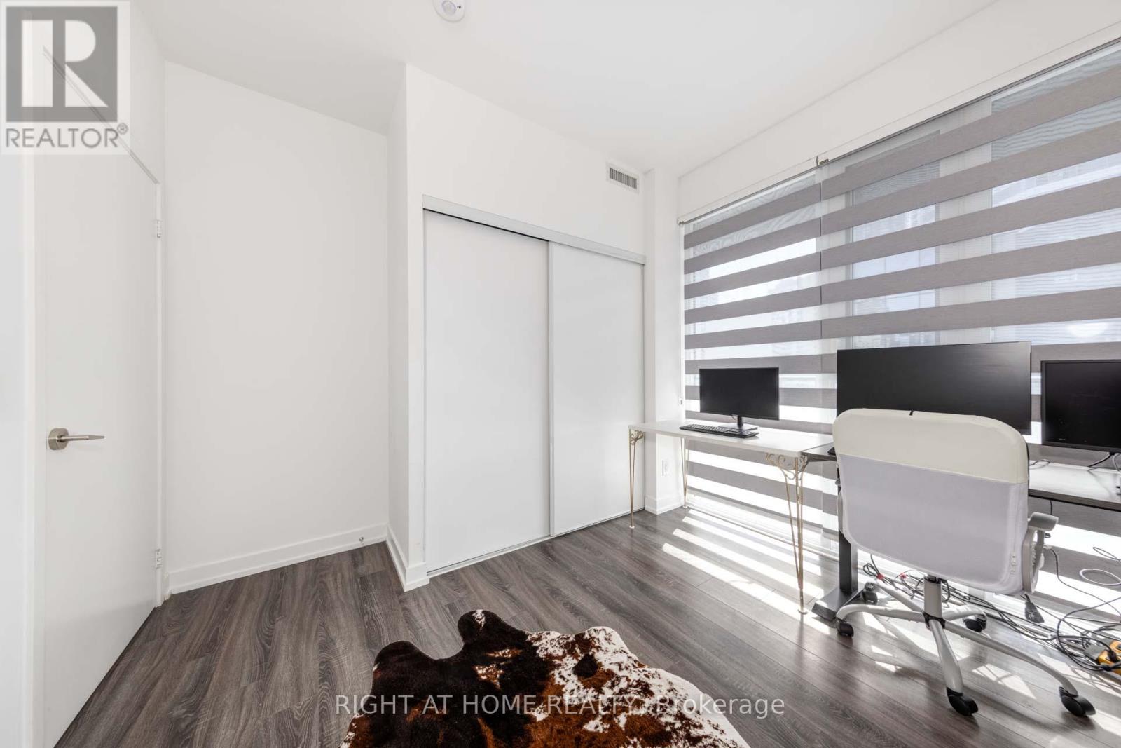 1303 - 20 Edward Street, Toronto, Ontario  M5G 0C5 - Photo 16 - C12128467