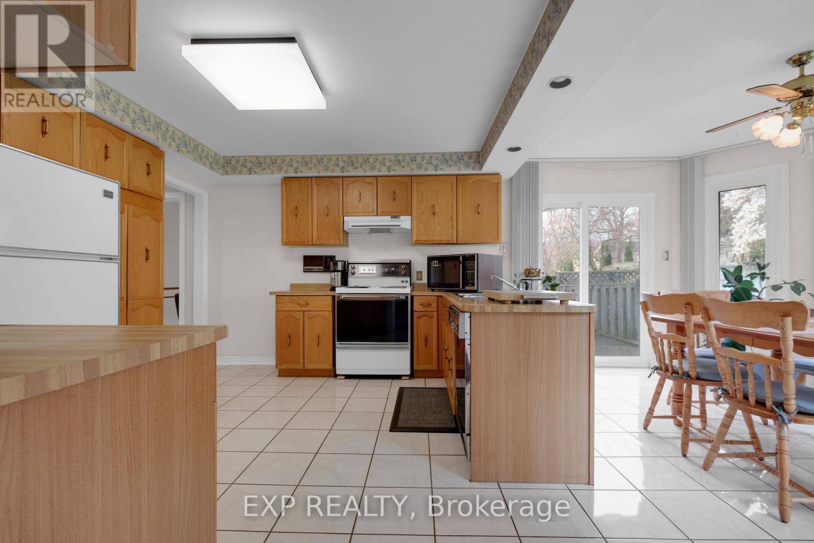 15 Invermarge Drive, Toronto, Ontario  M1C 3M3 - Photo 9 - E12128432