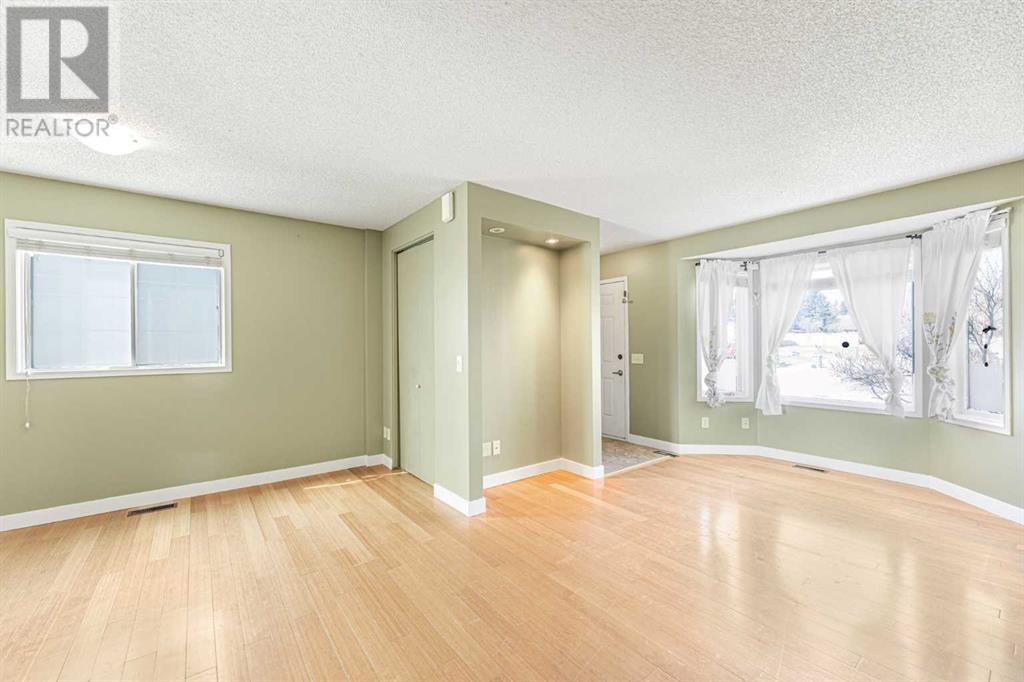 Property at 152 Hunterhorn Drive NE image 3