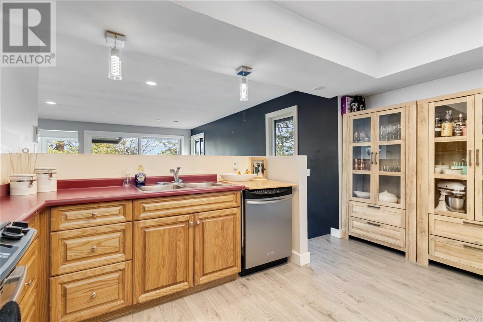 Property at 42 Kingham Pl image 1