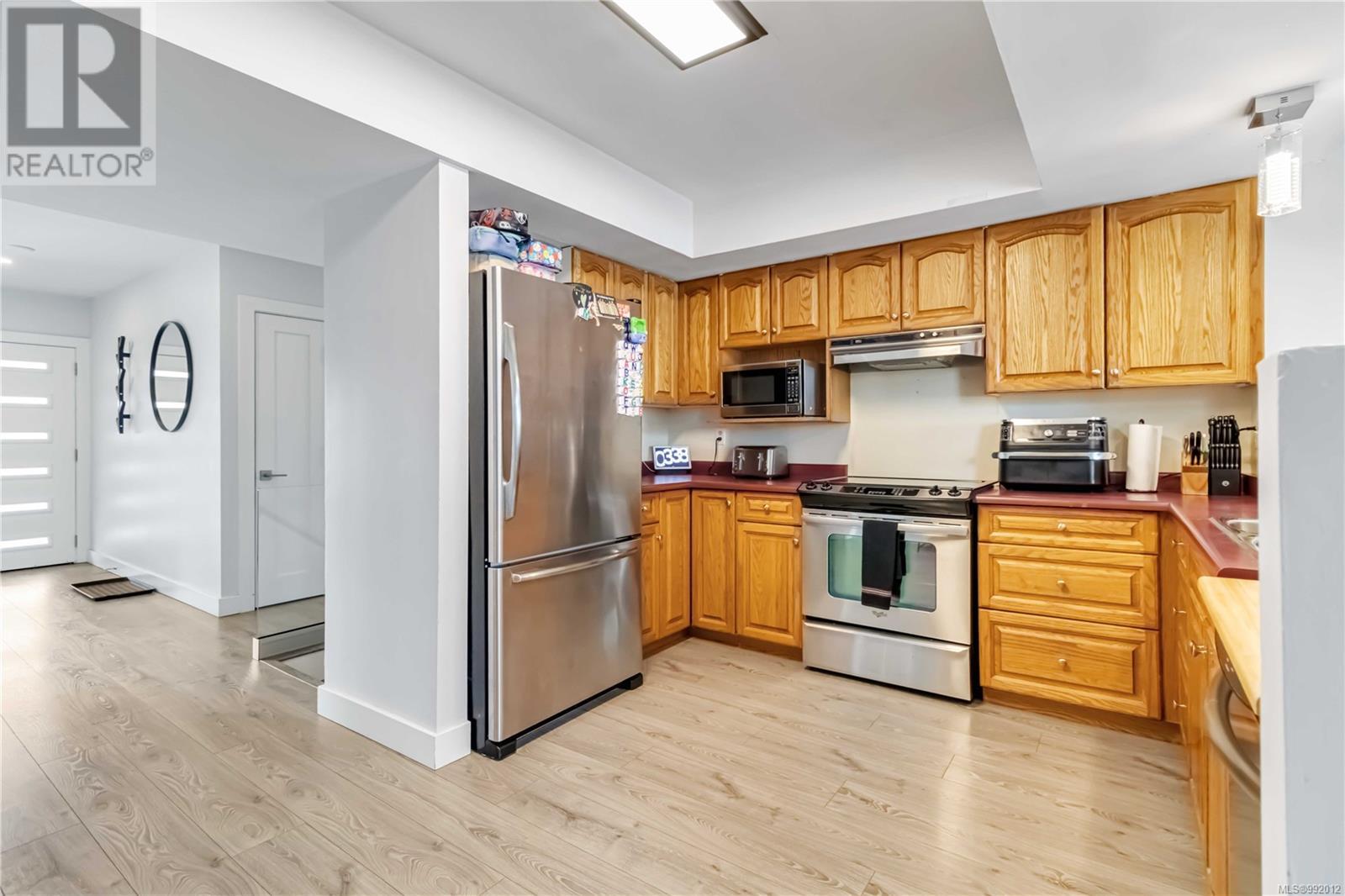 Property at 42 Kingham Pl image 2