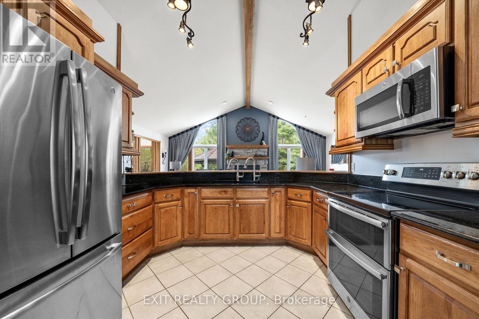 39 Woods Road, Madoc, Ontario  K0K 2K0 - Photo 9 - X12128502