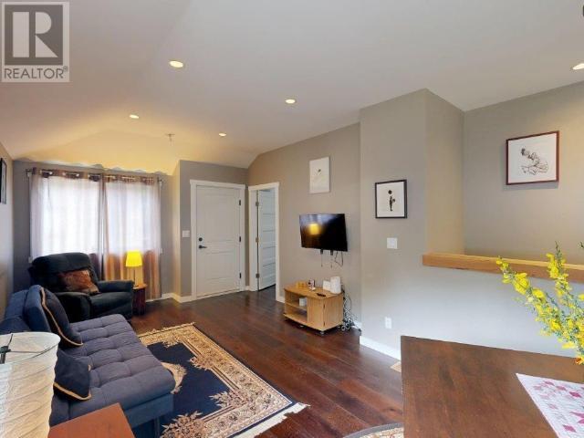 Property at 7132 BAKER STREET image 4