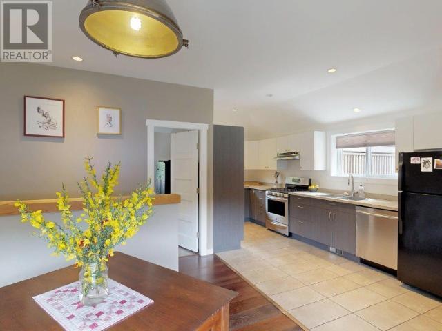 Property at 7132 BAKER STREET image 5