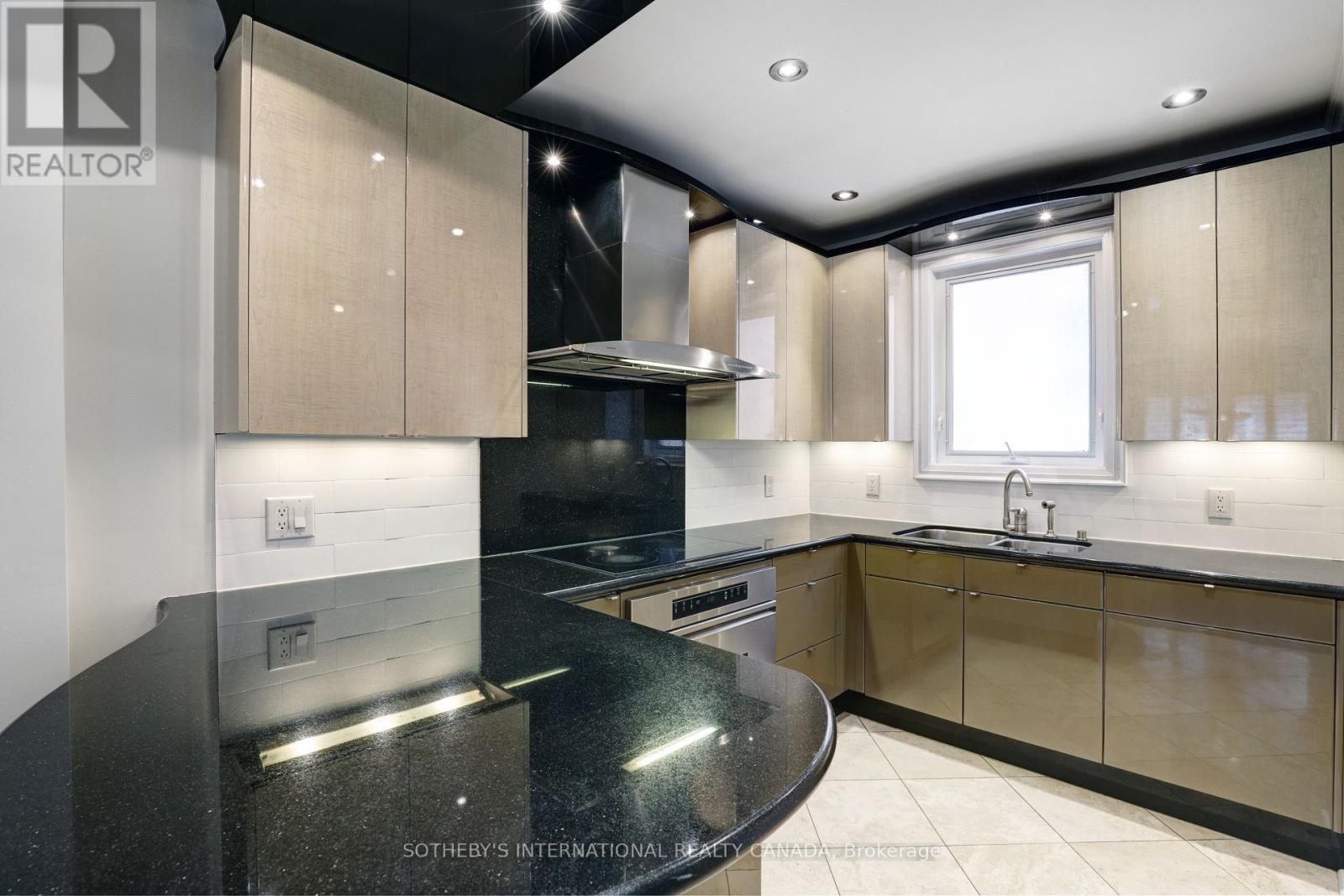 Main - 872 Avenue Road, Toronto, Ontario  M5P 2K6 - Photo 13 - C12128510